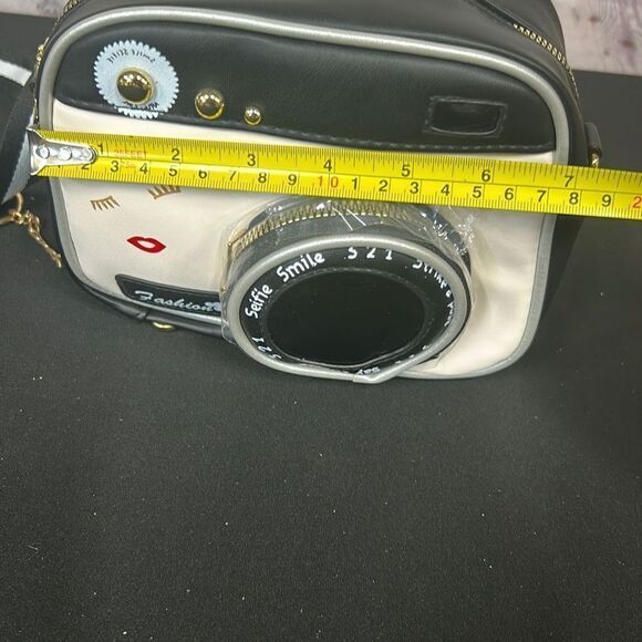 Camera Fashion Purse - Picture 5 of 7